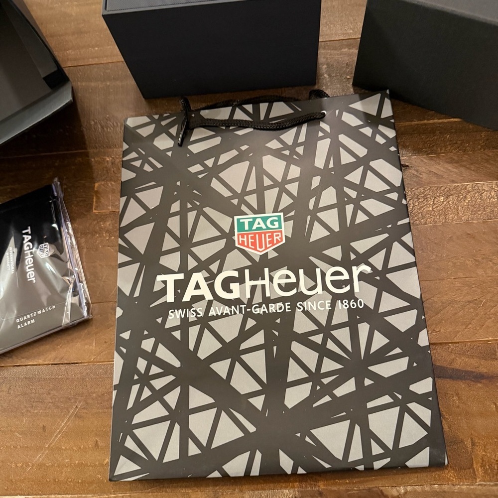 Stock TAG Heuer Black and Gray Packaging Set - Picture 5 of 7